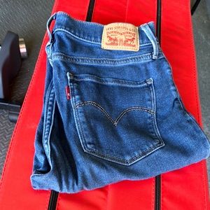 Levi’s high rise super skinny size 29